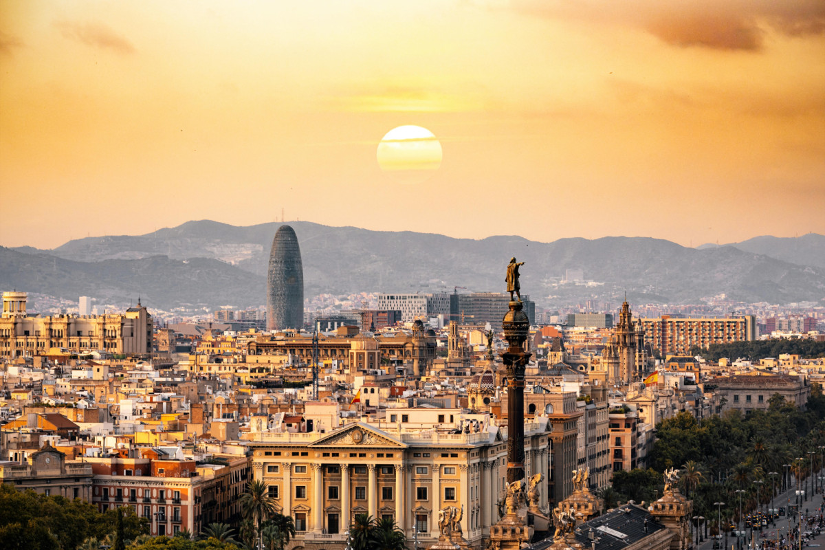 La oferta de vivienda turística hasta un 50% en Barcelona, Palma e Ibiza
