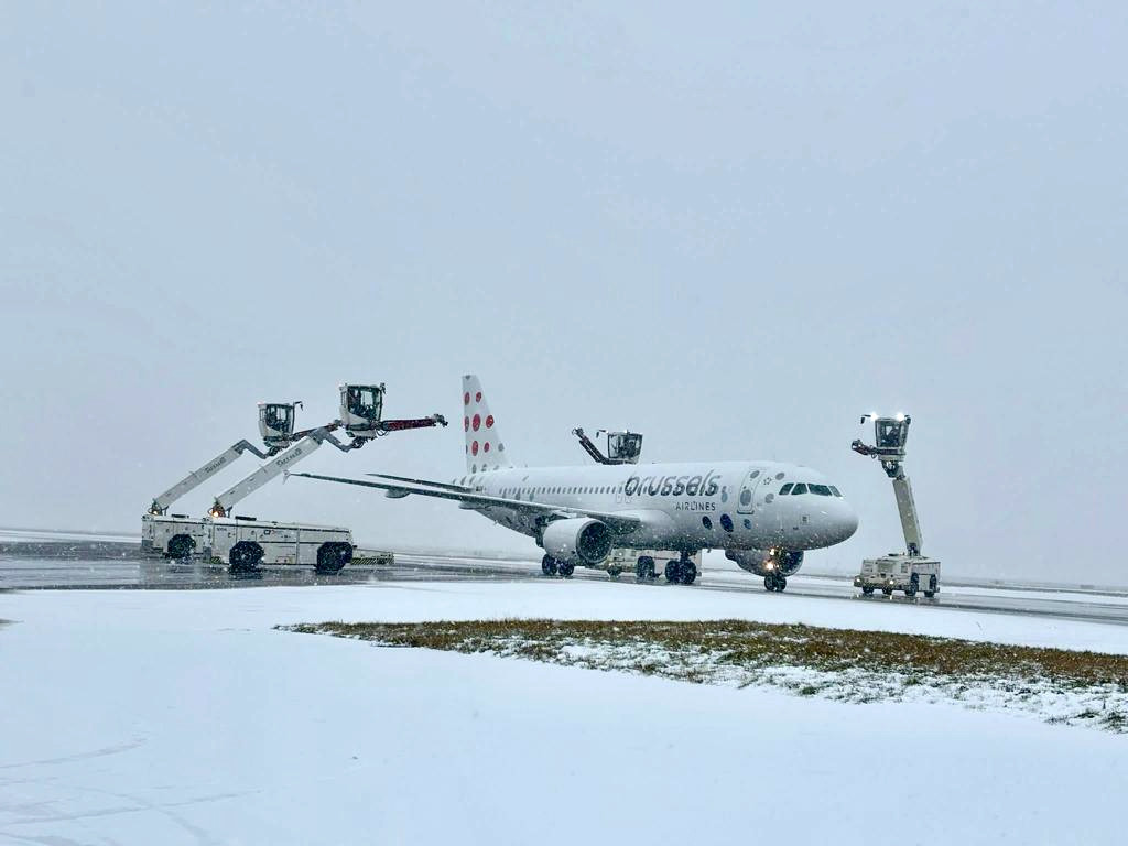La nieve deja en Europa multitud de vuelos cancelados