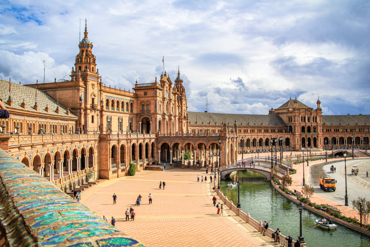 Sevilla cobrará a los turistas para acceder a la plaza de España
