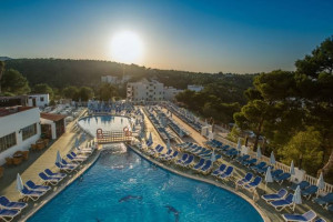 Meridia Capital negocia la compra del hotel Presidente en Ibiza