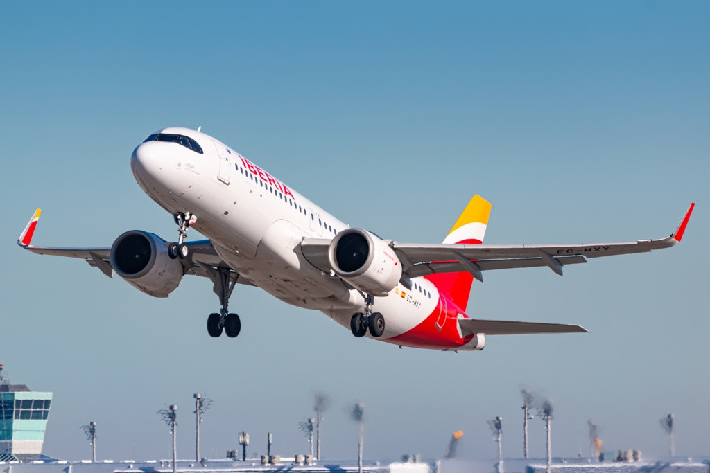Las aerolíneas de IAG Iberia y Vueling disparan sus beneficios