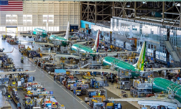 Boeing entrega menos de la mitad de los aviones del año anterior
