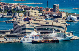 El puerto de Barcelona mantiene estable el flujo de cruceros