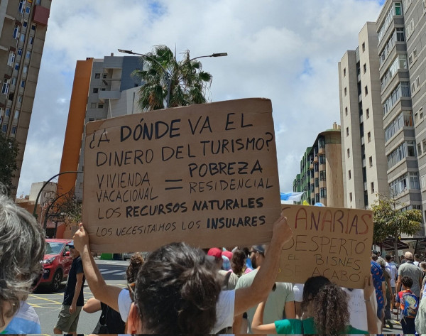 Las calles de Canarias se llenan contra la masificación turística
