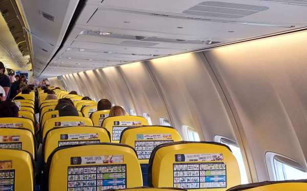 Ryanair pierde: prohibido el fee por asiento a acompañantes de niños