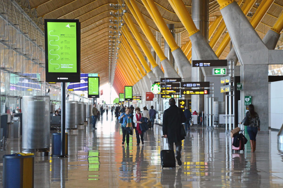 Los aeropuertos españoles siguen despegando en pasajeros: 7,8% más en abril