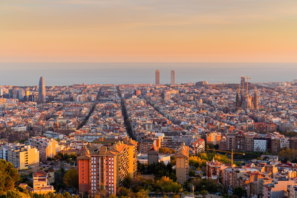 La lucha de Barcelona contra las mafias del alojamiento turístico ilegal