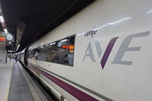 Arrancan los AVE a Galicia y Asturias con más de tres años de retraso