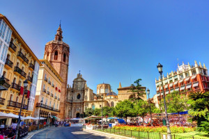 Valencia aprueba una moratoria que congela las viviendas turísticas