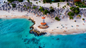 ¿Qué países del Caribe lideran el crecimiento de turistas internacionales?