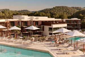 Barceló opera con una marca de Hilton dos hoteles de HIP en Ibiza