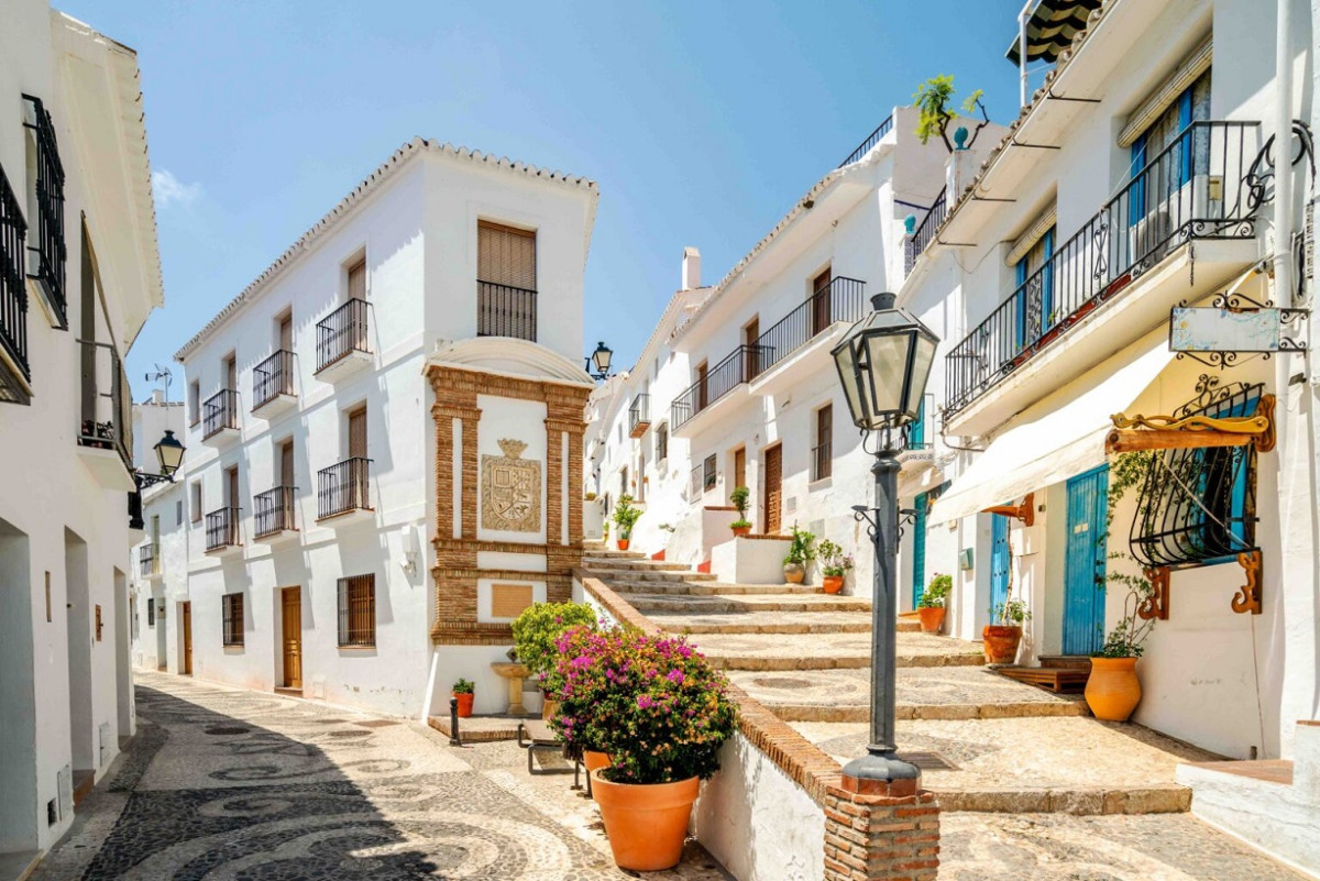 Andalucía revoca las licencias de 2.000 pisos turísticos 