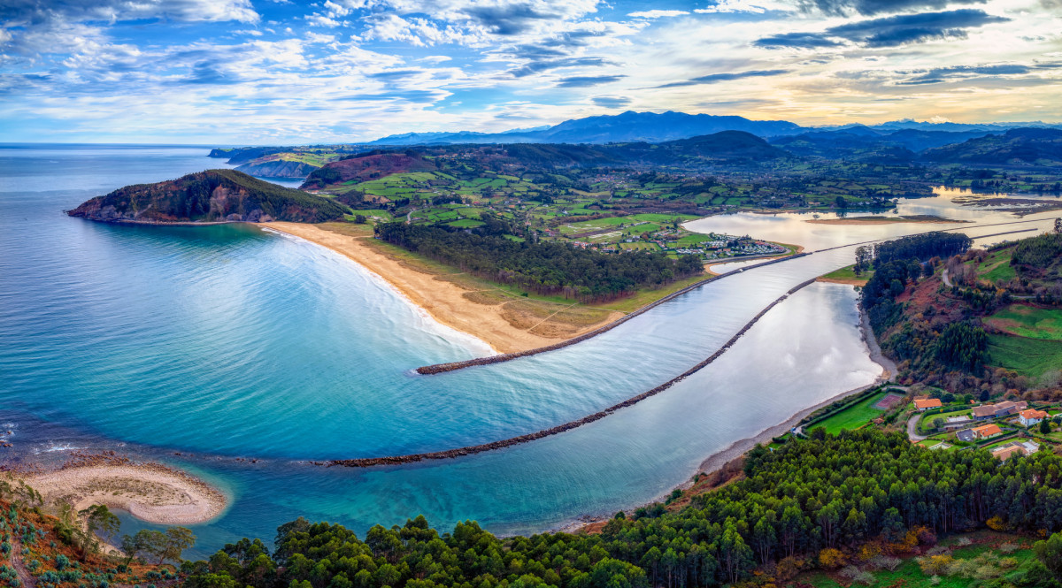 Las mejores (y más bonitas) playas para viajar este verano de España