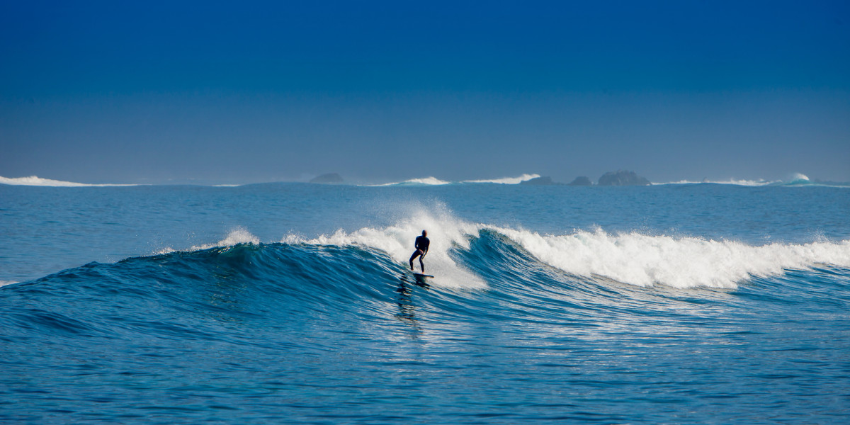 10 destinos de playa donde disfrutar del surf sin salir de España