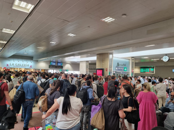 Puente pide perdón y tiempo para las incidencias de Renfe del verano