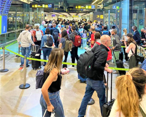 Continúa la huelga en el aeropuerto de Alicante en el puente de agosto