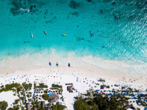 Qué playa tiene la arena más blanca del mundo