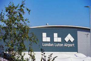 El embargo del 26 % del aeropuerto de Luton que posee AENA, sin efecto