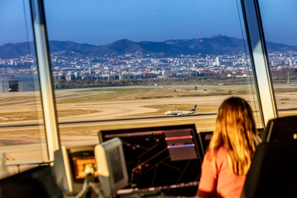 Los controladores denuncian presiones de Ryanair, que pueden afectar a la s