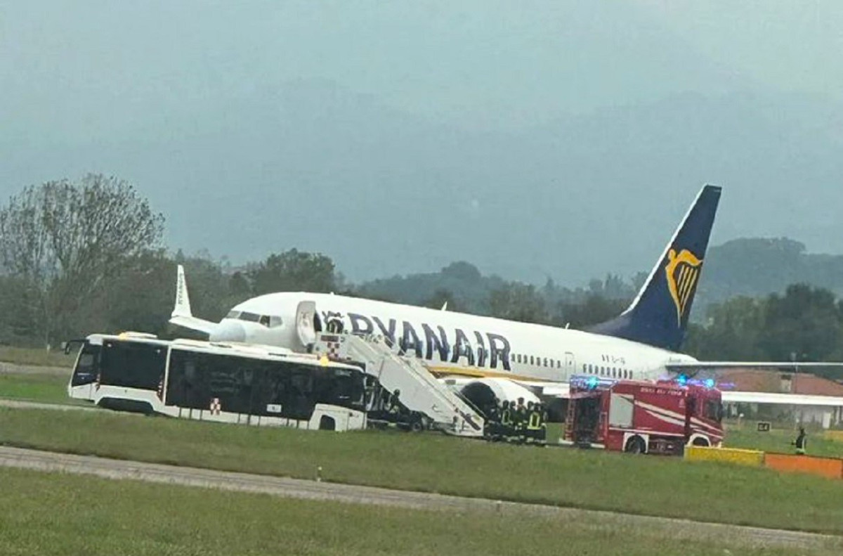 Un reventón de neumáticos de Ryanair paraliza un aeropuerto 