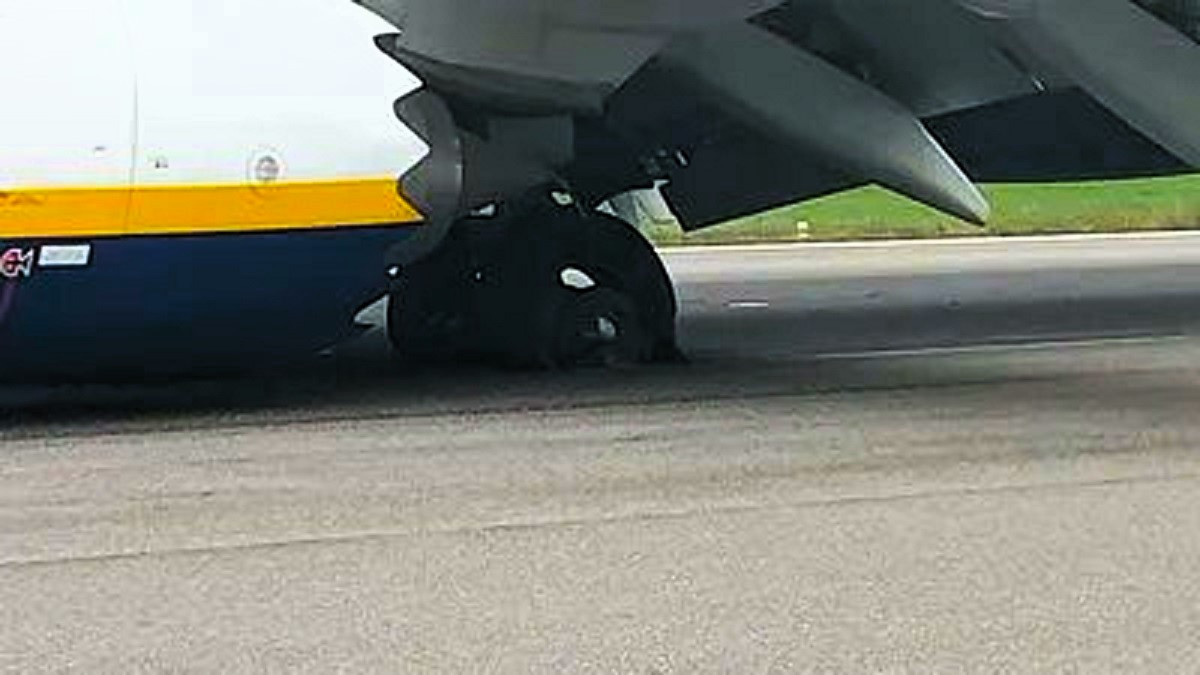 Un reventón de neumáticos de Ryanair paraliza un aeropuerto 