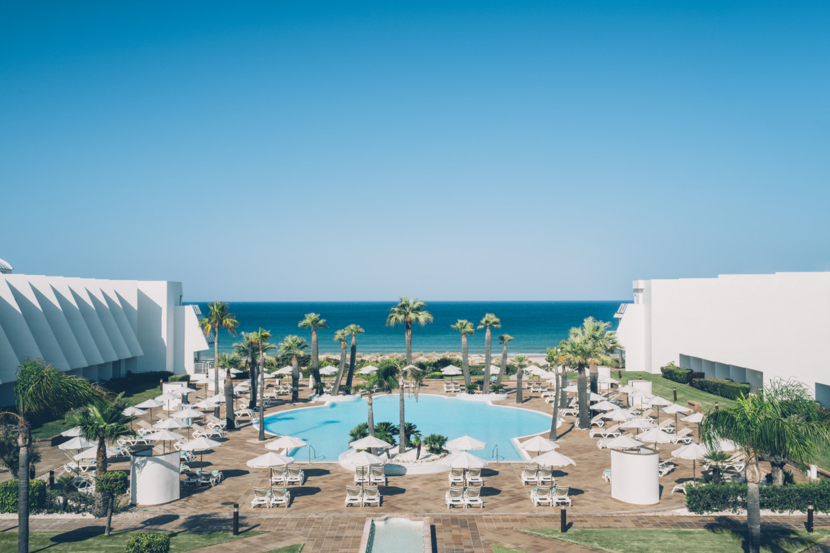 Playa, bienestar y golf en el Iberostar Waves Royal Andalus