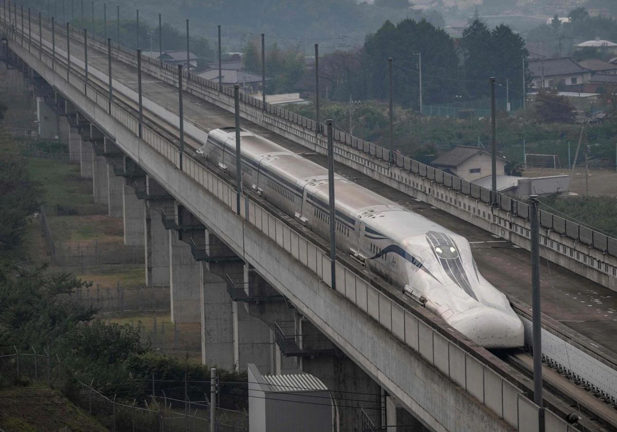 Shinkansen: el tren japonés más bala que nunca que vuela sobre raíles