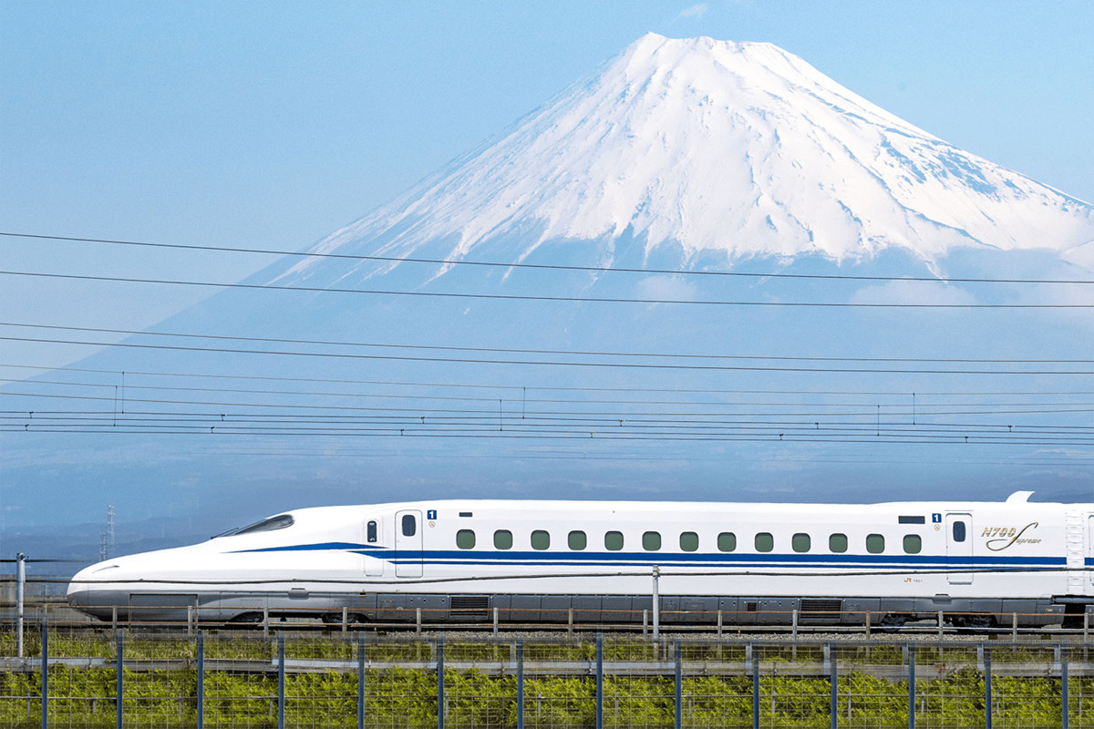 Shinkansen: el tren japonés más bala que nunca que vuela sobre raíles