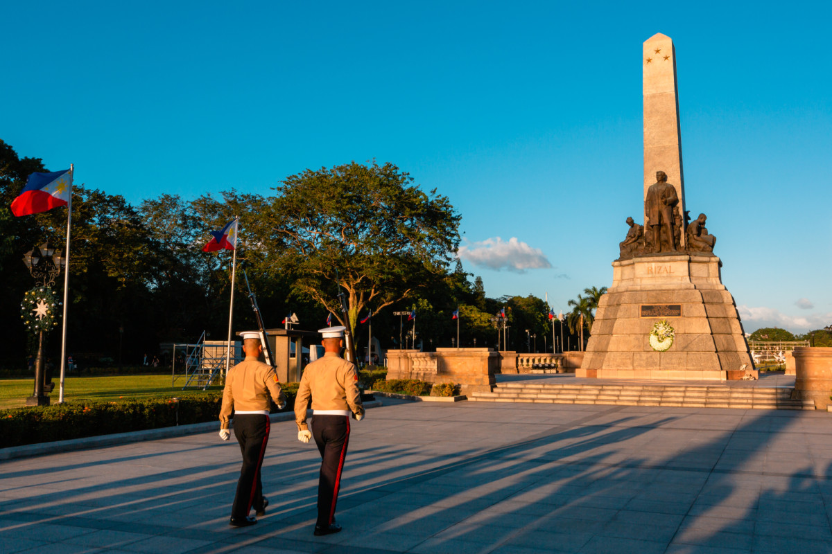 Monumento de la Independencia en la plaza del Parque Rizal de Manila, Filipinas