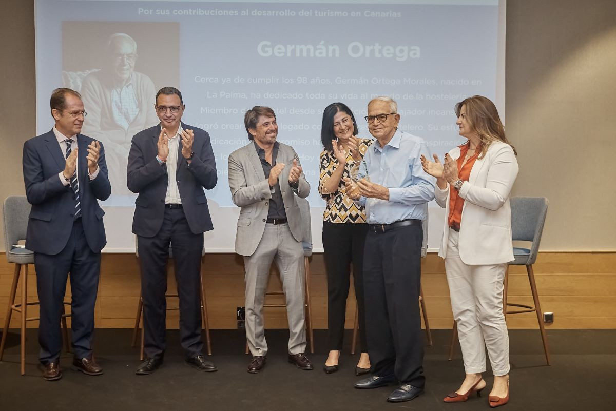 Ashotel premia a 86 profesionales por su dedicación y buen hacer