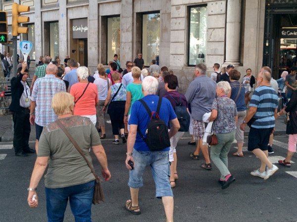 Los españoles, los europeos que más apoyan limitar la llegada de turistas