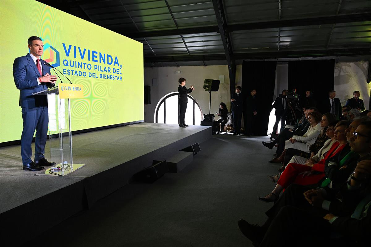 Pedro Sánchez: “En el país sobran Airbnb y faltan viviendas”