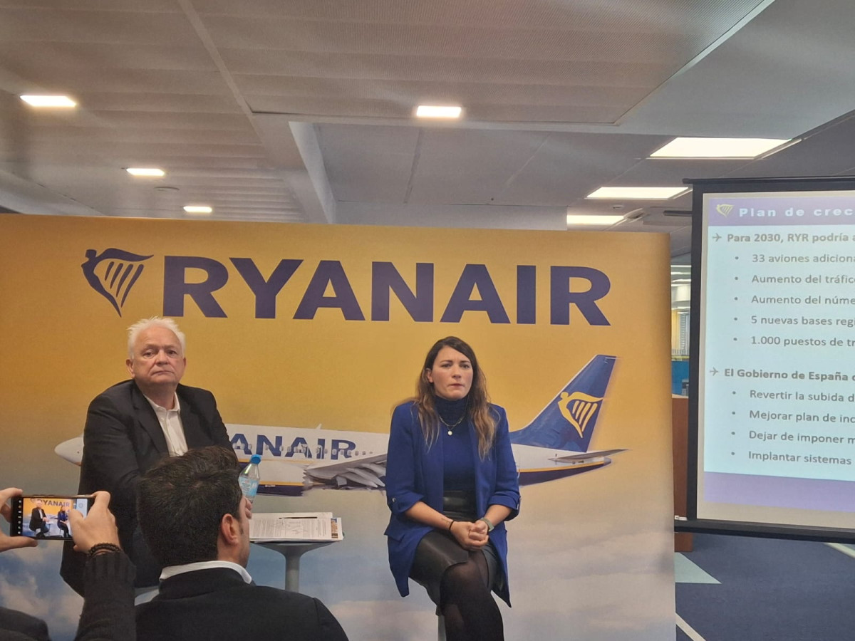 Ryanair recorta 800.000 plazas y 12 rutas regionales en España este verano