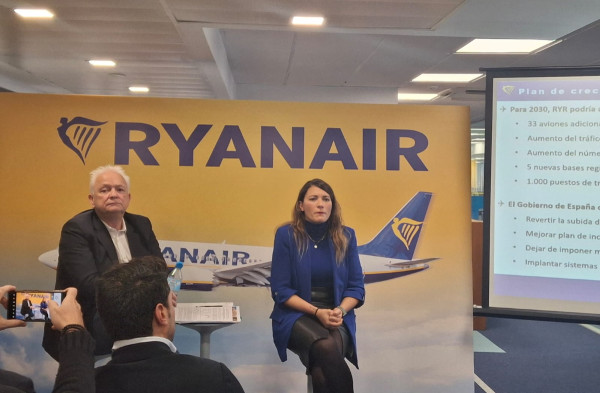 Ryanair recorta 800.000 plazas en 12 rutas regionales en España