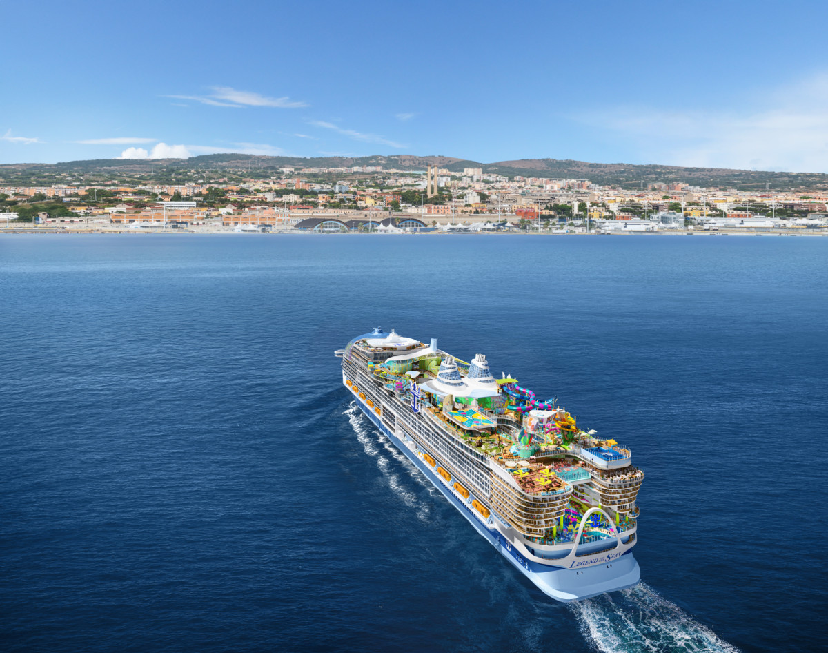 El buque de cruceros Legend of the Seas zarpará desde Barcelona en 2026 