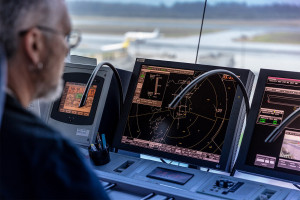 Un dron desconocido paraliza el aeropuerto de Sevilla