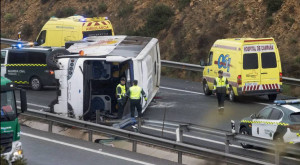 Veinte personas heridas al volcar un autobús del Imserso en Murcia