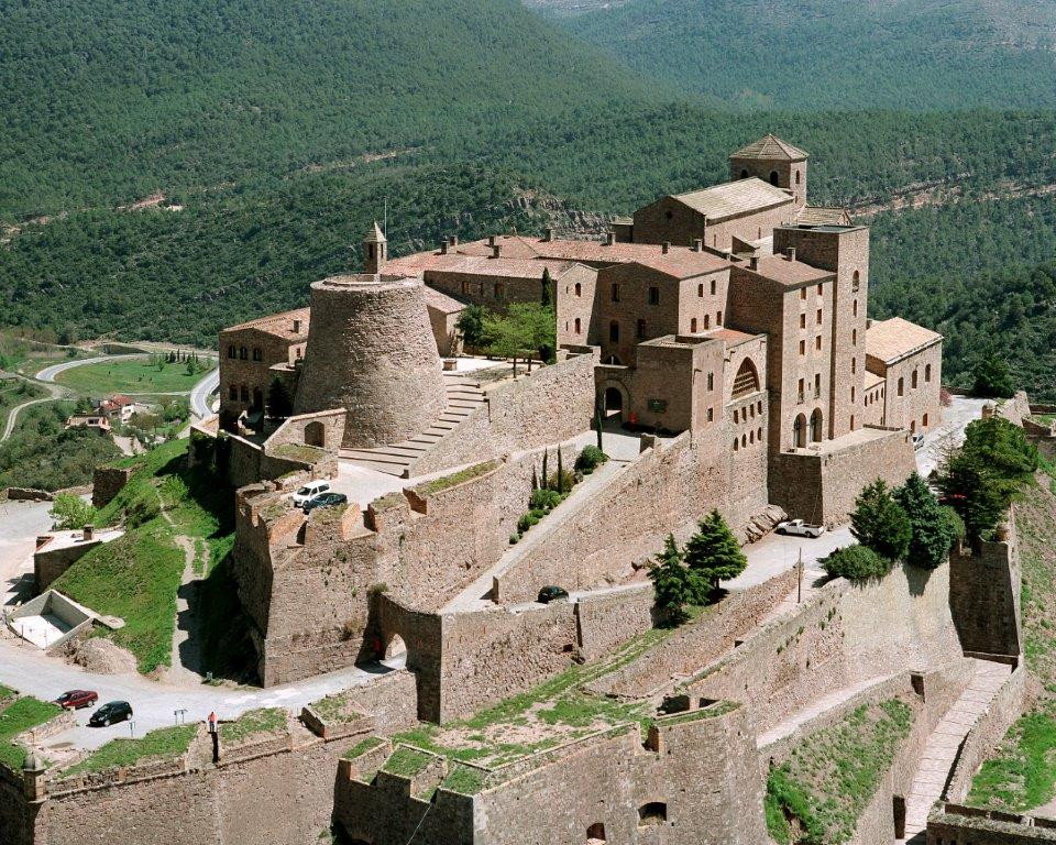 Reabre tras su reforma un Parador joya del Románico catalán