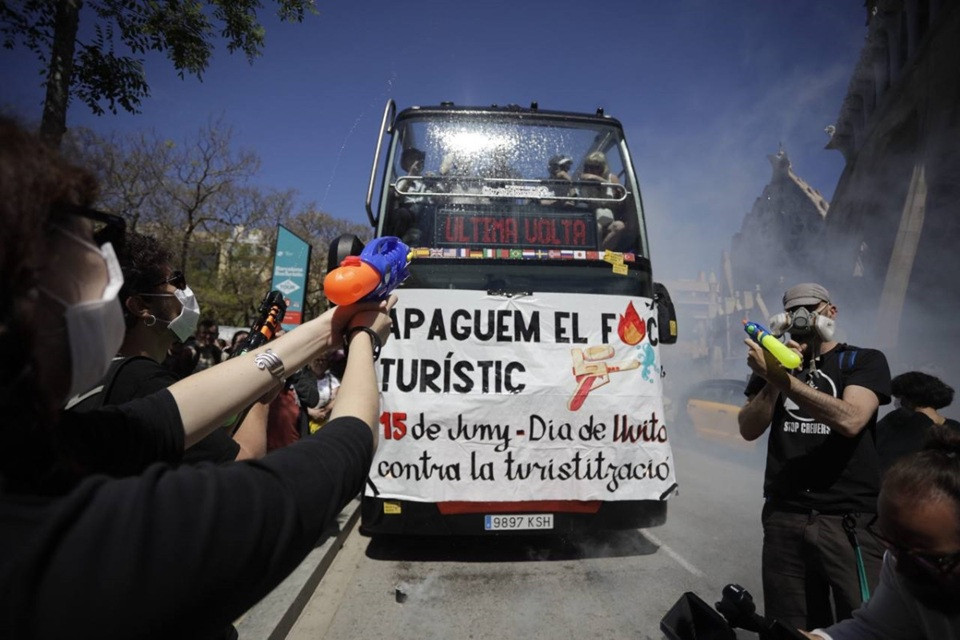 Agencias británicas se ofrecen a luchar contra la turismofobia en España