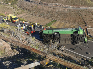 Un accidente de autobús deja al menos un muerto y 11 heridos en La Gomera