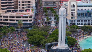 23.000 personas se manifiestan en Canarias contra la masificación turística