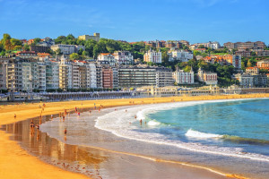 Radiografía de las viviendas turísticas en Barcelona, Cádiz y San Sebastián