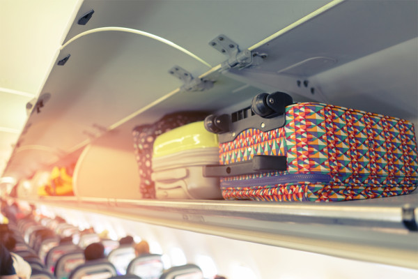 Bruselas advierte a España: las aerolíneas deben poder cobrar por el equipaje de mano