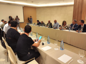 Ashotel propone a los sindicatos un incremento salarial del 13,5%