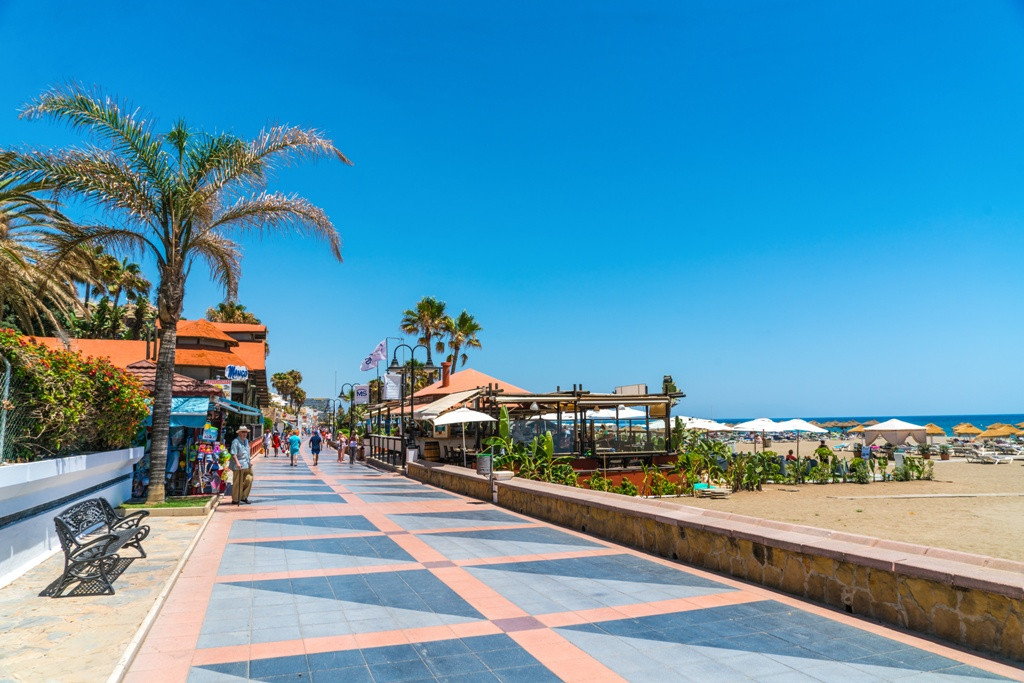 La Policía precinta hotel en Benalmádena por carecer de licencia turística