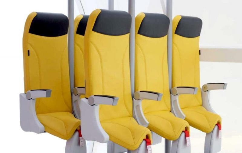 Más pasajeros y menos espacio: el modelo ‘de pie’ que seduce a las low cost