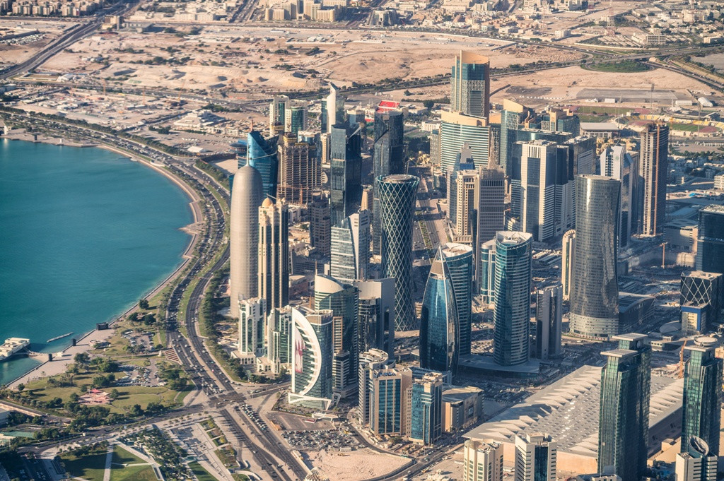 Qatar cierra su espacio aéreo por posible ataque de Irán a una base de EEUU
