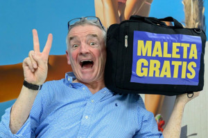 Suspenden las multas a Ryanair y Norwegian por cobrar el equipaje de mano