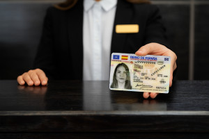 ¿Es legal pedir el DNI en hoteles y viviendas turísticas?