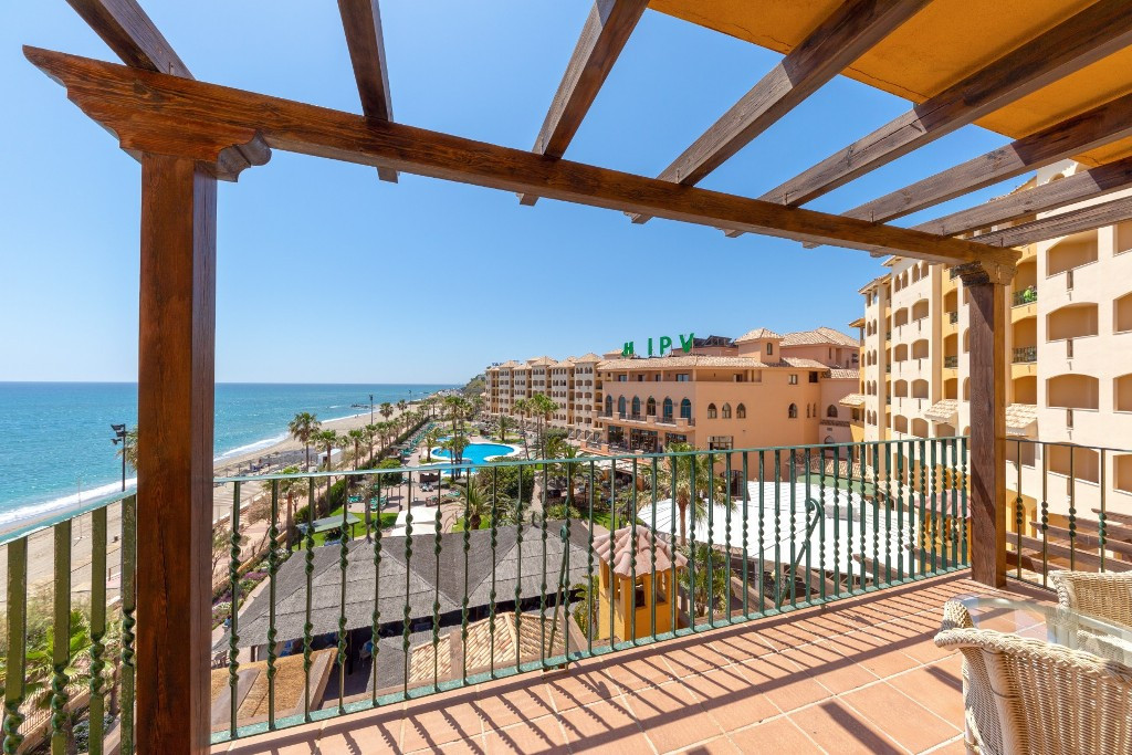 Andalucía aumenta su peso en reservas hoteleras aunque caen pernoctaciones